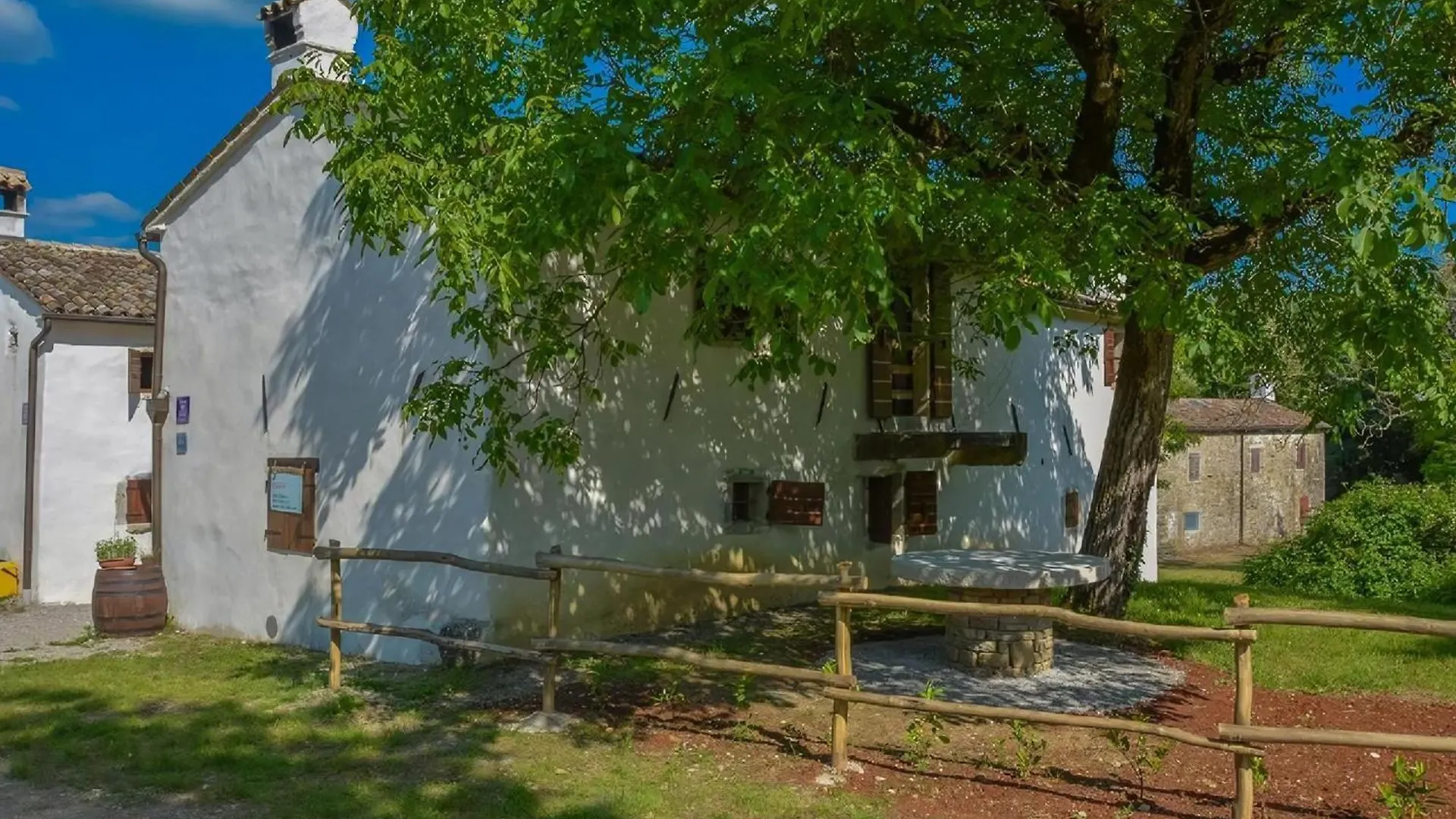 Ferienhaus In Kotli Mit Grill, Garten Und Gemeinschaftlichem Pool 0*,  クロアチア